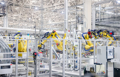 赛力斯汽车超级工厂加速"智造"生产